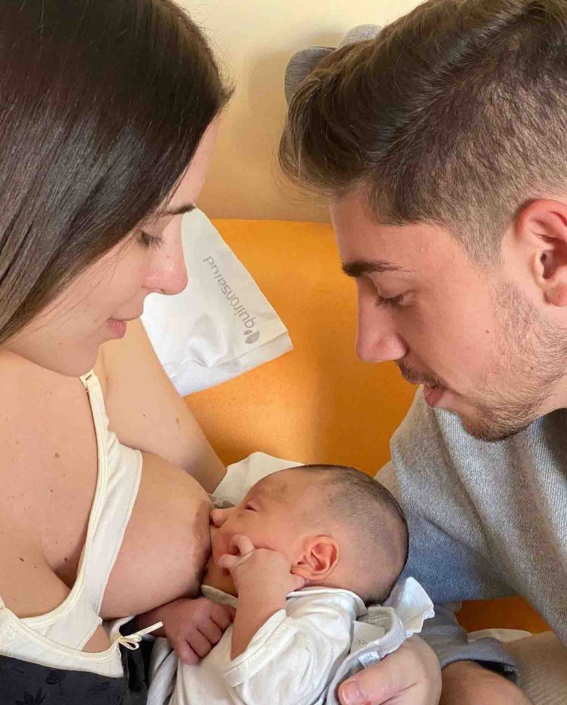 Mina Bonino su hijo Benicio y su pareja Federico Valverde